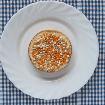 Beschuit_met_oranje_muisjes.jpg