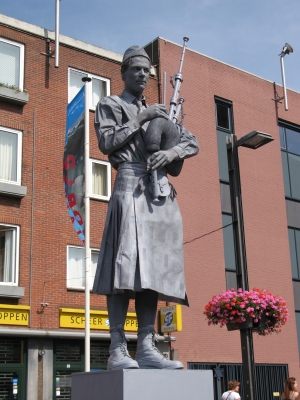 WorldStatues7.jpg